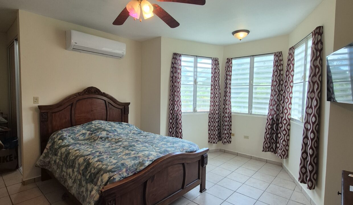 2-MASTER ROOM-LIRIOS