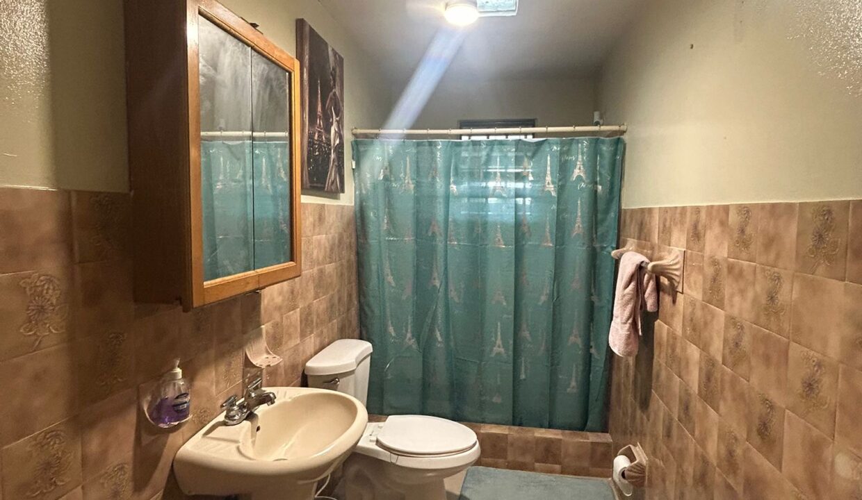 BO. PALOMAS 10-Baño primer nivel