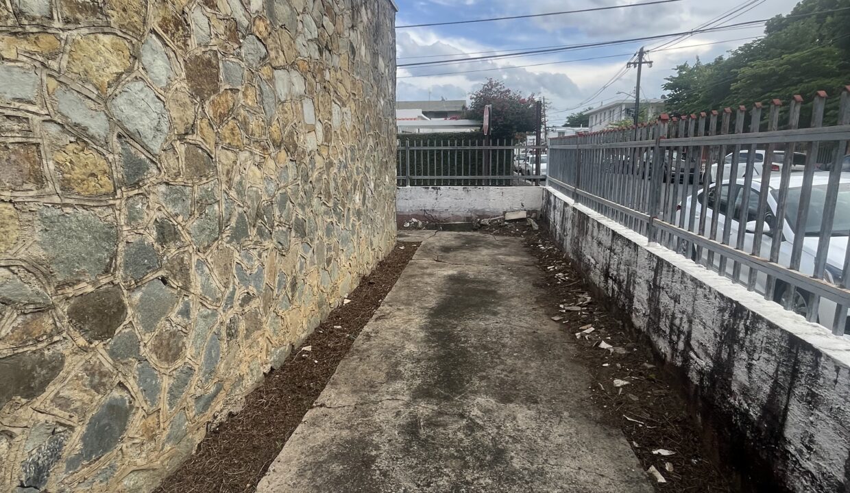 URB. FLORAL PARK - 30