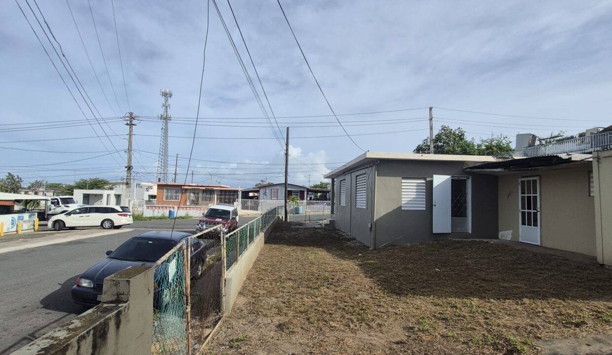 URB. VICTOR ROJAS II - 9 - PATIO TRASERO IZQUIERDO 2