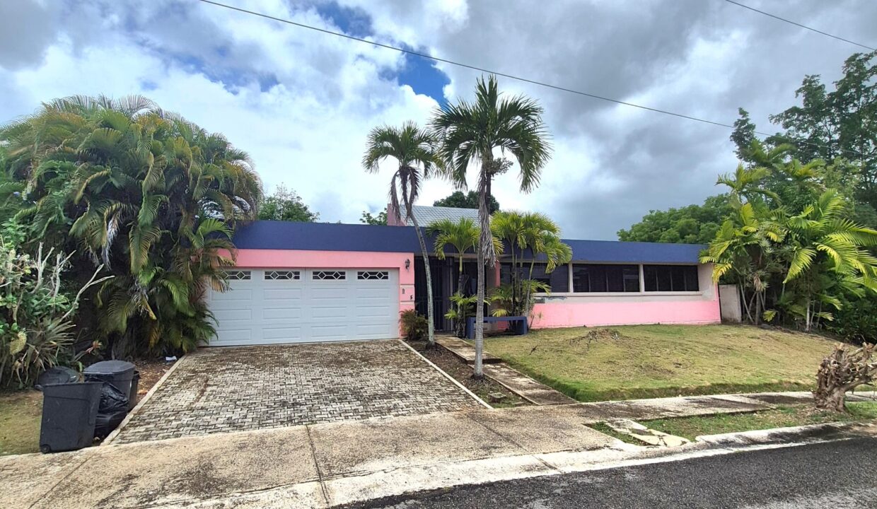 HACIENDAS DE MONTE VERDE - (FACHADA)