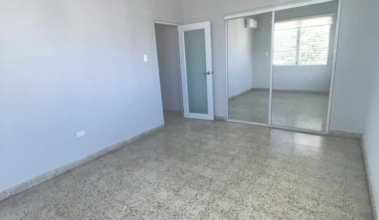 URB. VILLA CAPARRA - 10