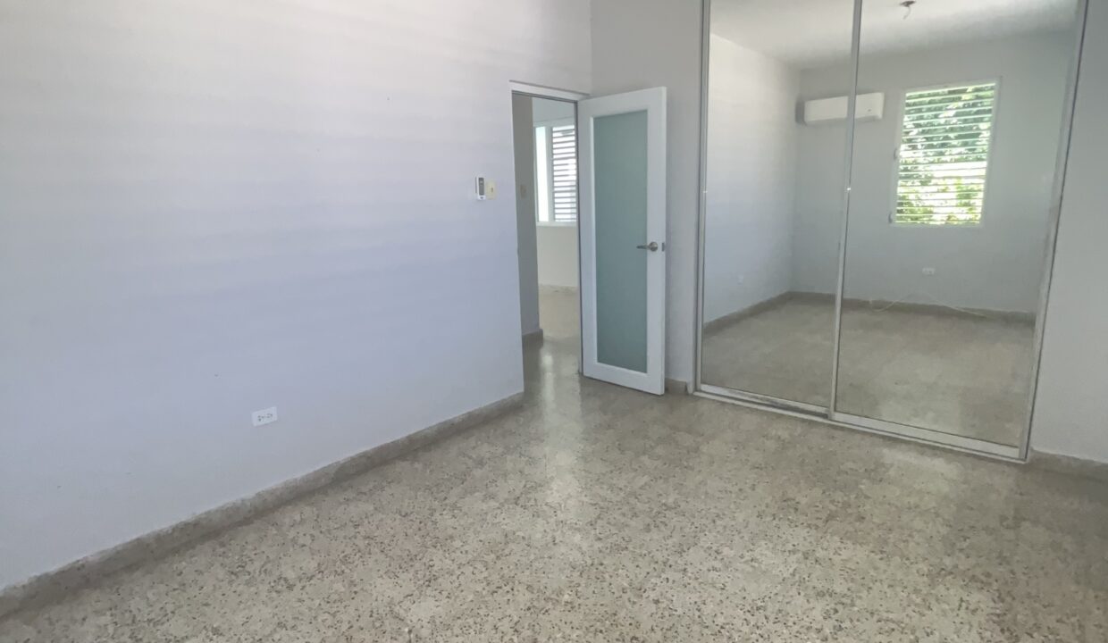 URB. VILLA CAPARRA - 11
