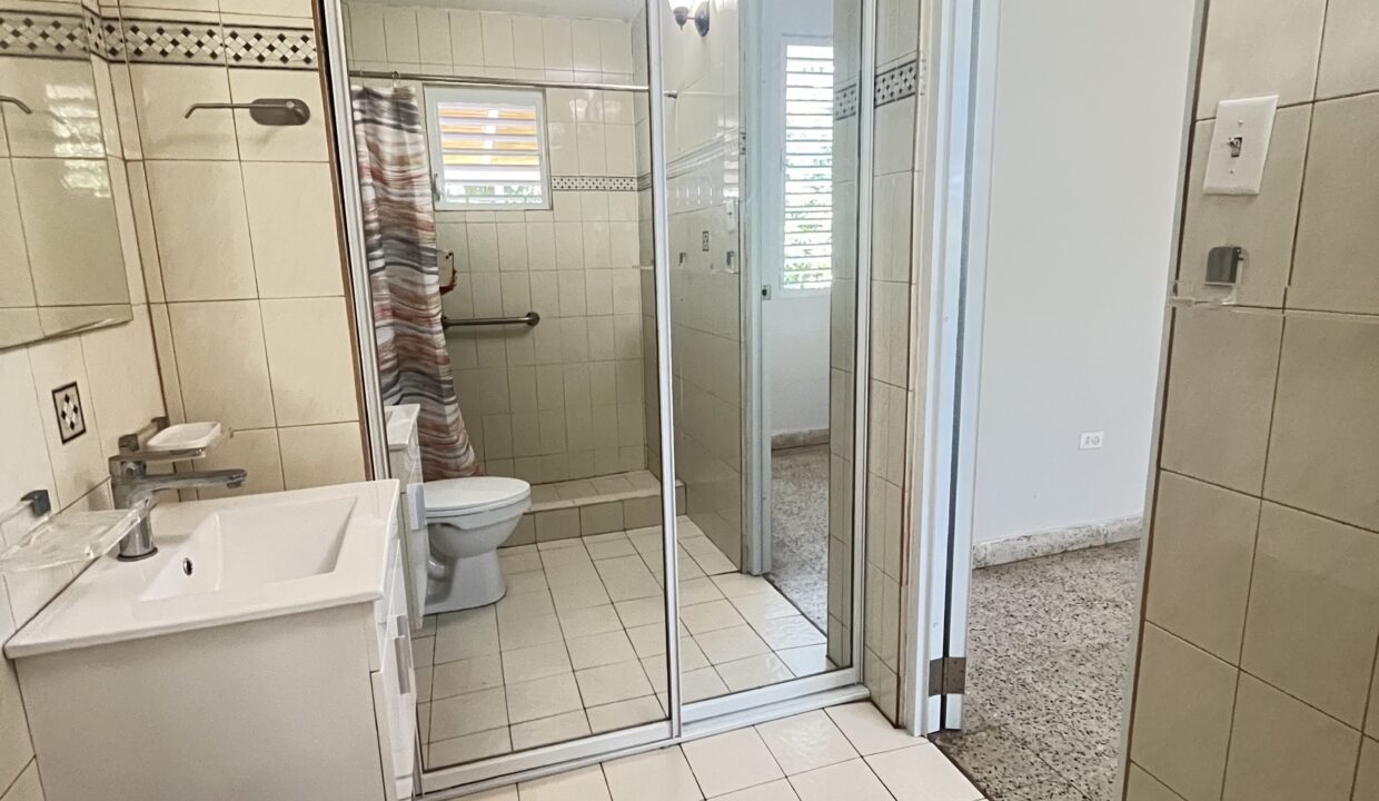URB. VILLA CAPARRA - 12