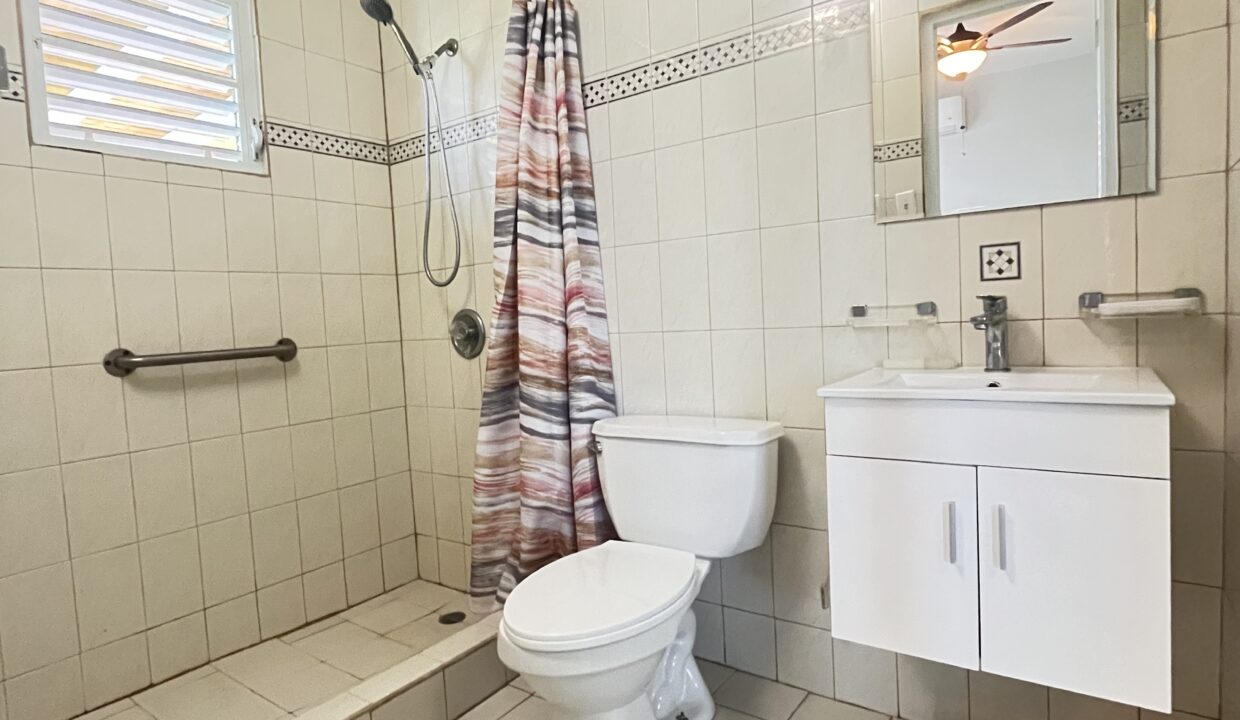 URB. VILLA CAPARRA - 14