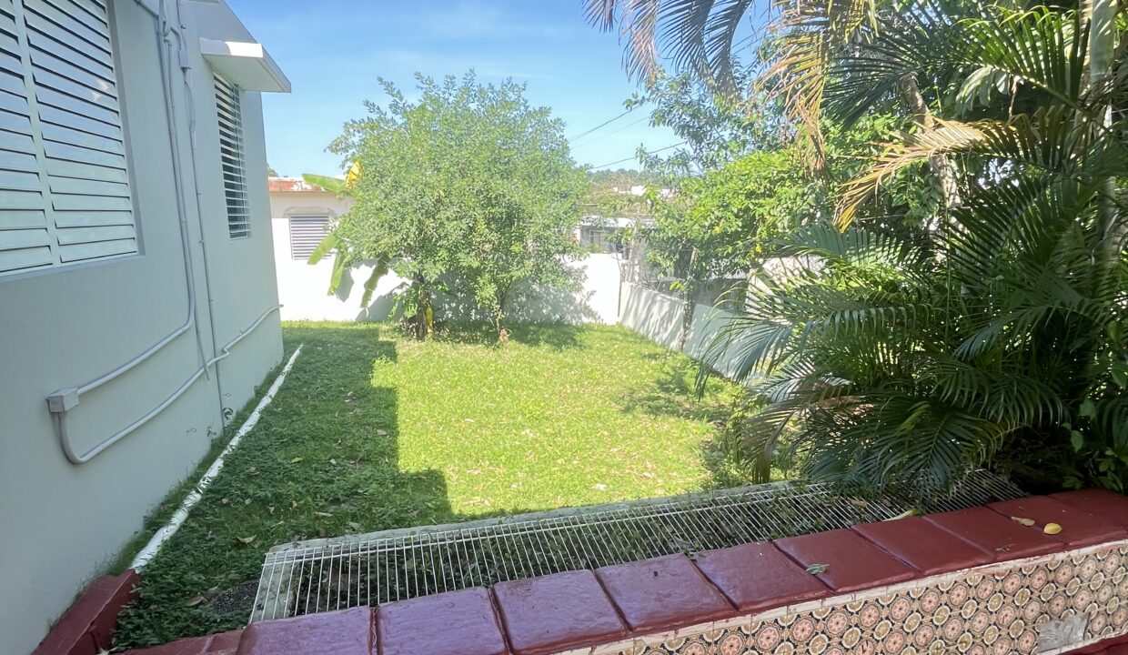URB. VILLA CAPARRA - 17