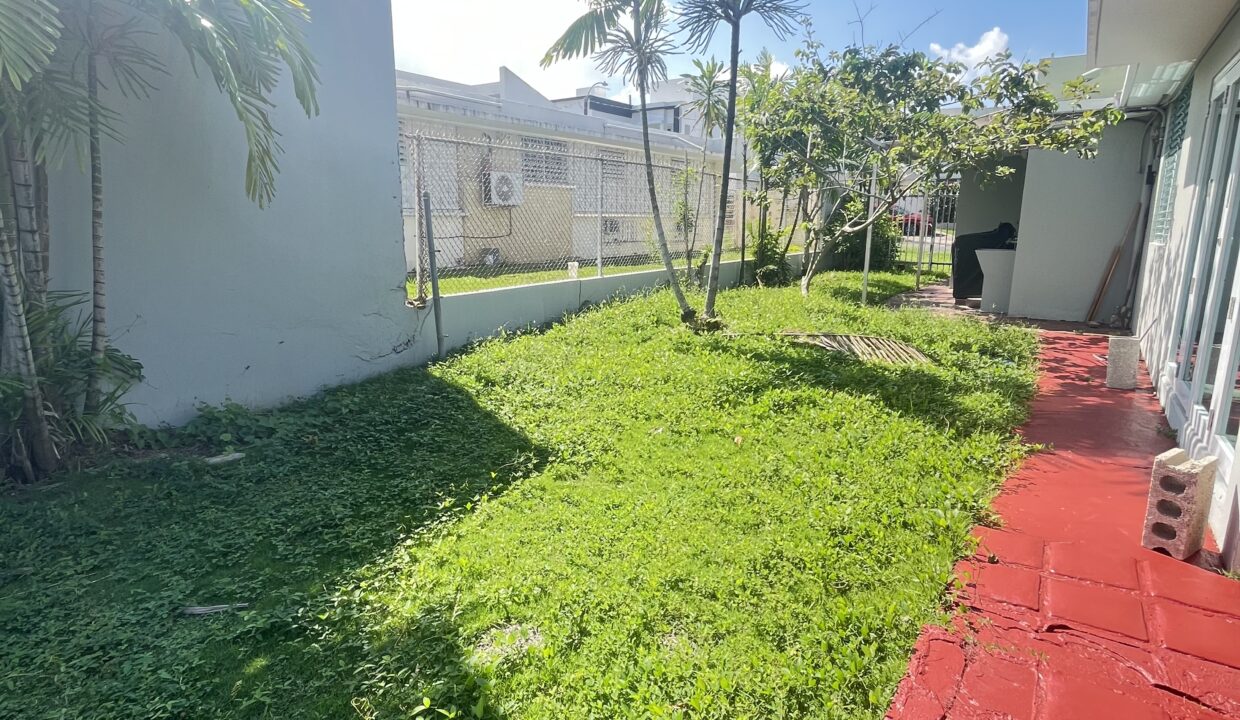 URB. VILLA CAPARRA - 18