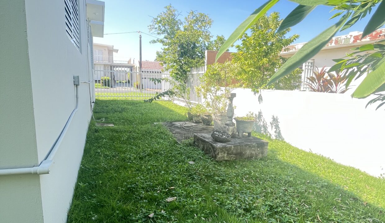 URB. VILLA CAPARRA - 19