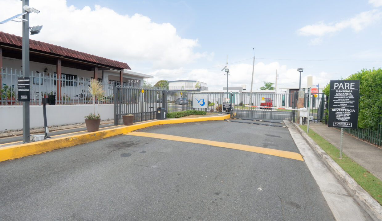 URB. TORRIMAR - 18