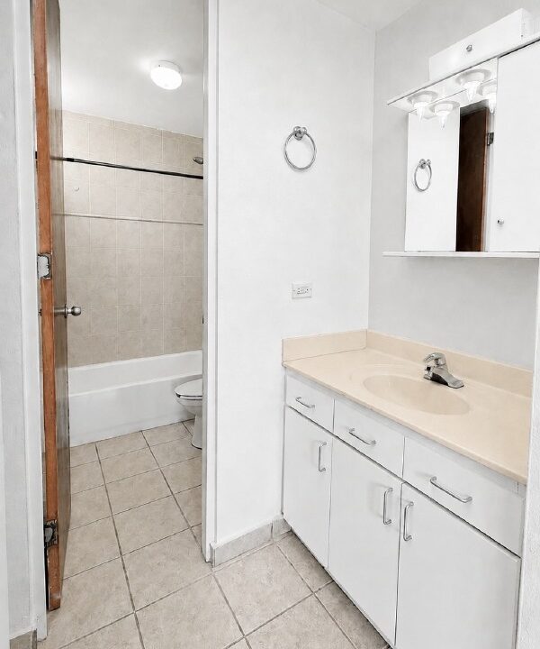 COND. PORTAL DE SOFIA - 3 - BAÑO MÁSTER