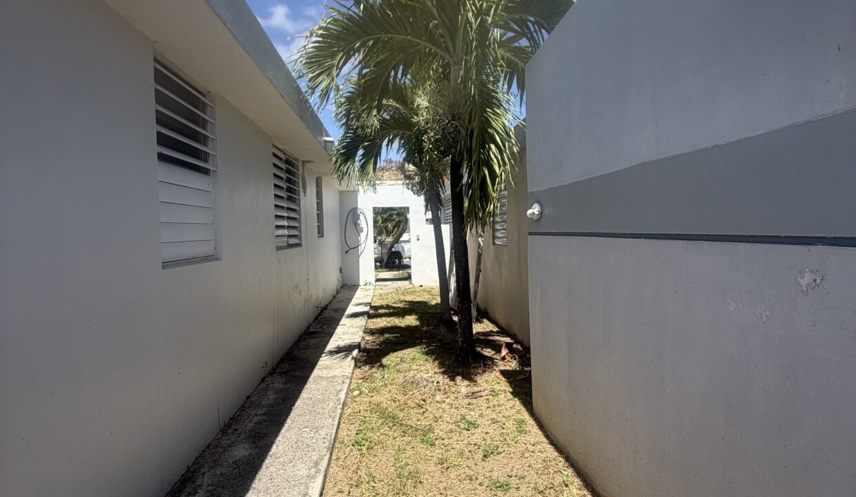 URB. PASEO COSTA DEL SUR - 13 - Patio Lateral