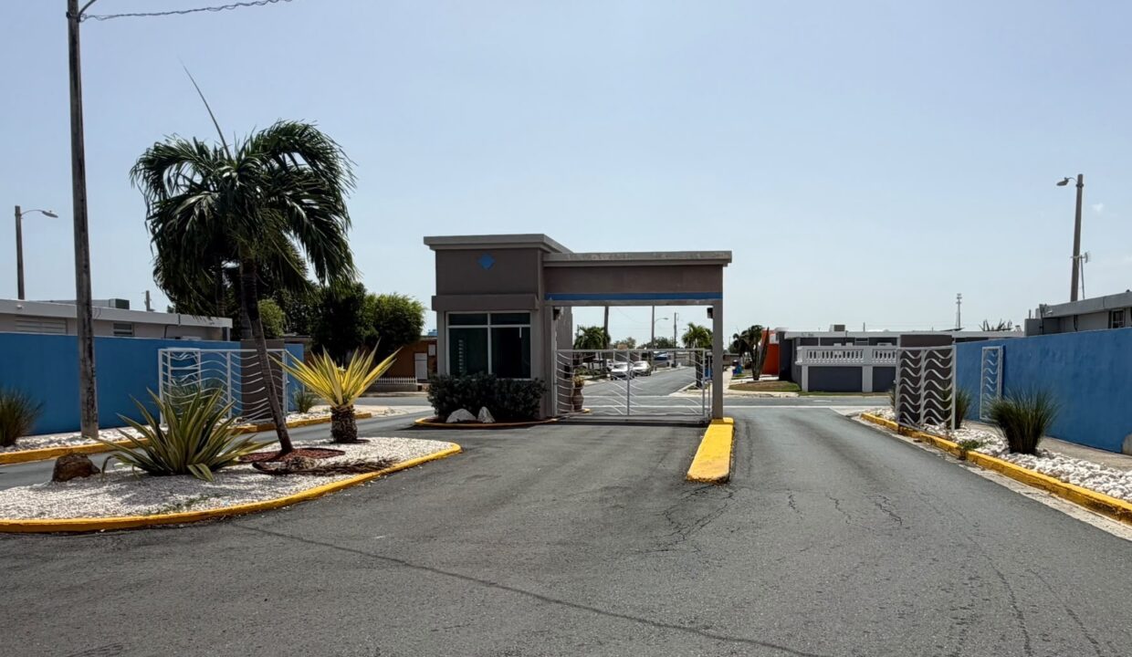 URB. PASEO COSTA DEL SUR - 3 - Entrada Urbanización